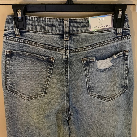 Tinseltown Hi-Rise The Mom Jean Juniors’ Size 5/27 Power Wash. - Picture 4 of 5
